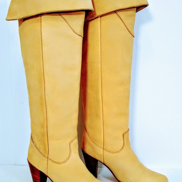 Gorgeous cream colored Zodiac boots! - Picture 2 of 7